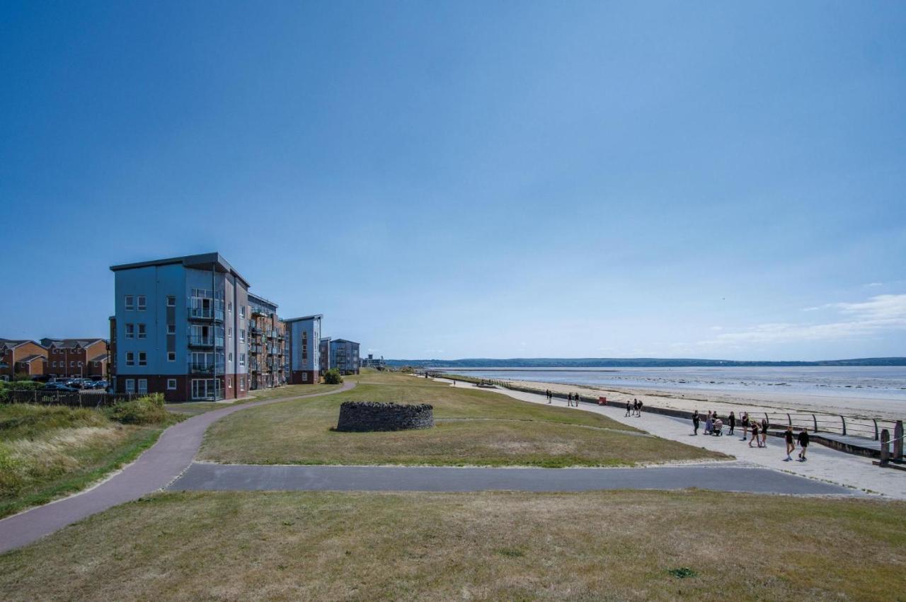 Beach View - 2 Bedroom Apartment - Llanelli Extérieur photo