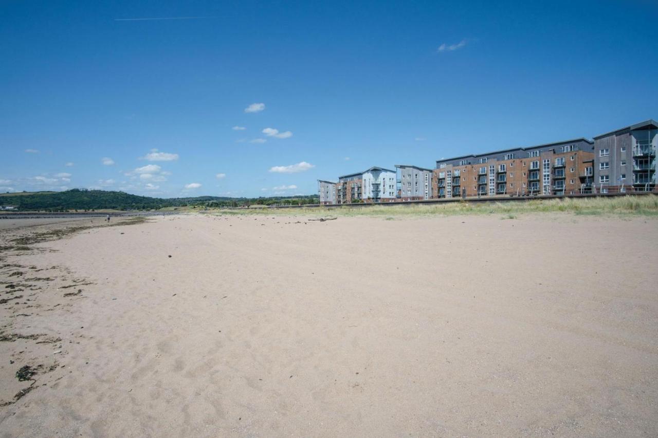 Beach View - 2 Bedroom Apartment - Llanelli Extérieur photo