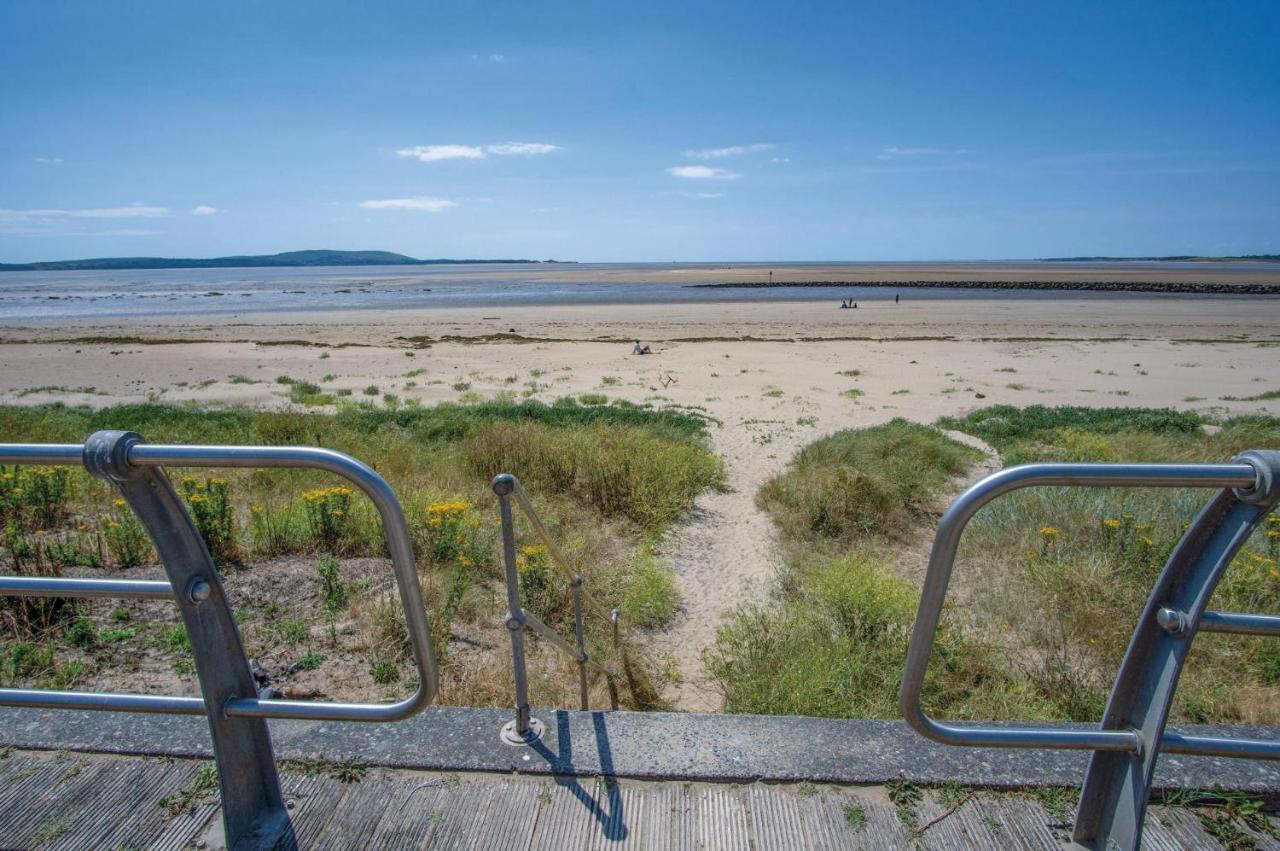 Beach View - 2 Bedroom Apartment - Llanelli Extérieur photo