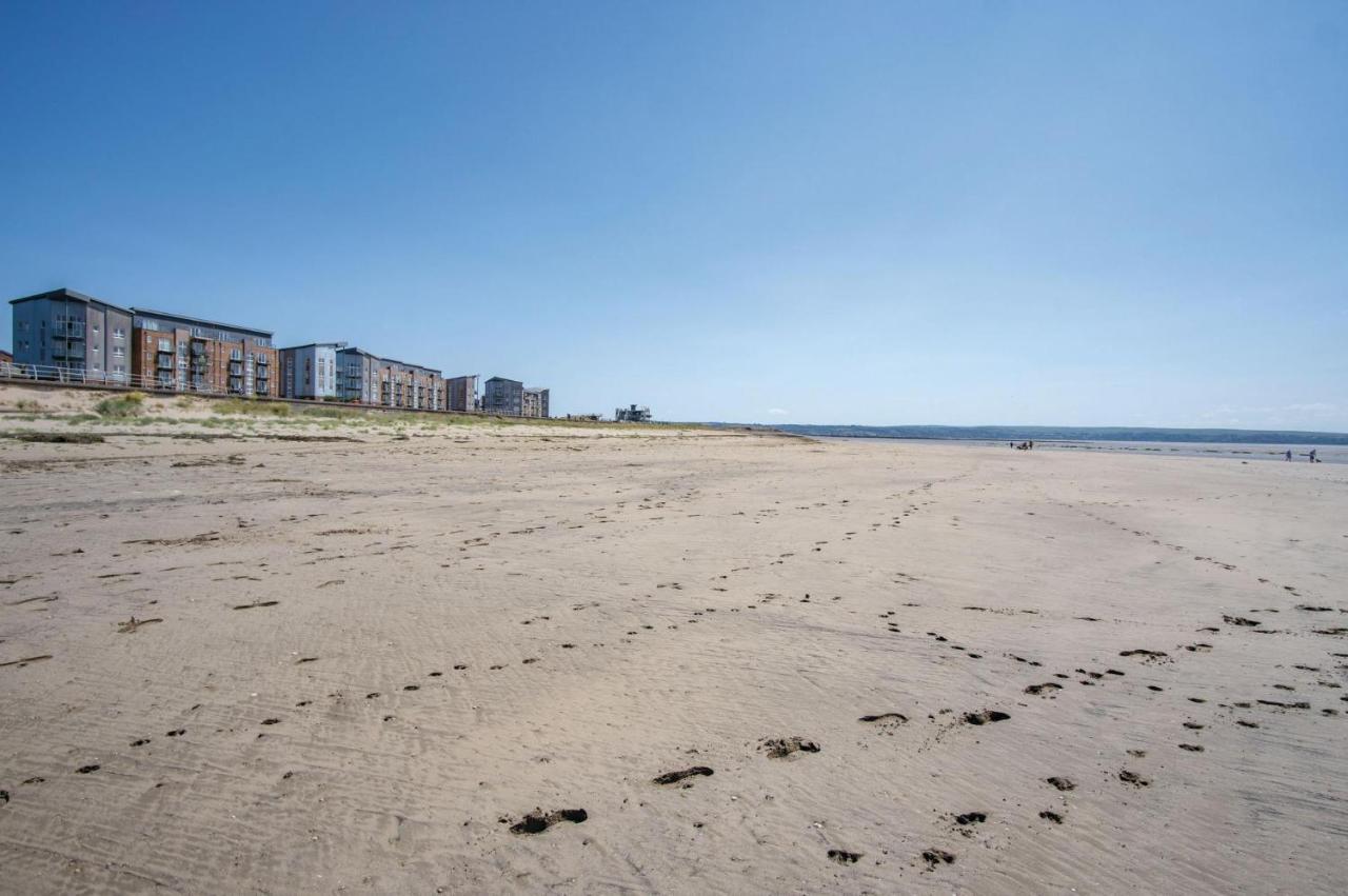 Beach View - 2 Bedroom Apartment - Llanelli Extérieur photo