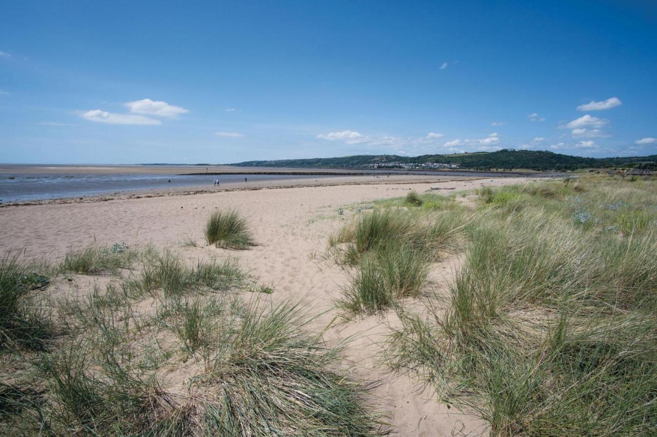 Beach View - 2 Bedroom Apartment - Llanelli Extérieur photo