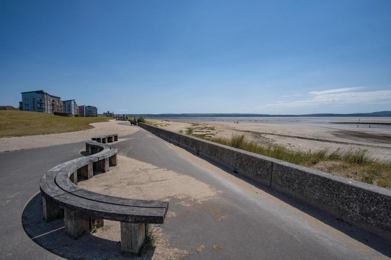 Beach View - 2 Bedroom Apartment - Llanelli Extérieur photo