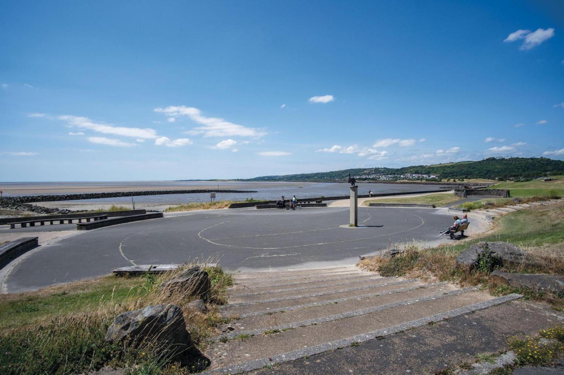 Beach View - 2 Bedroom Apartment - Llanelli Extérieur photo