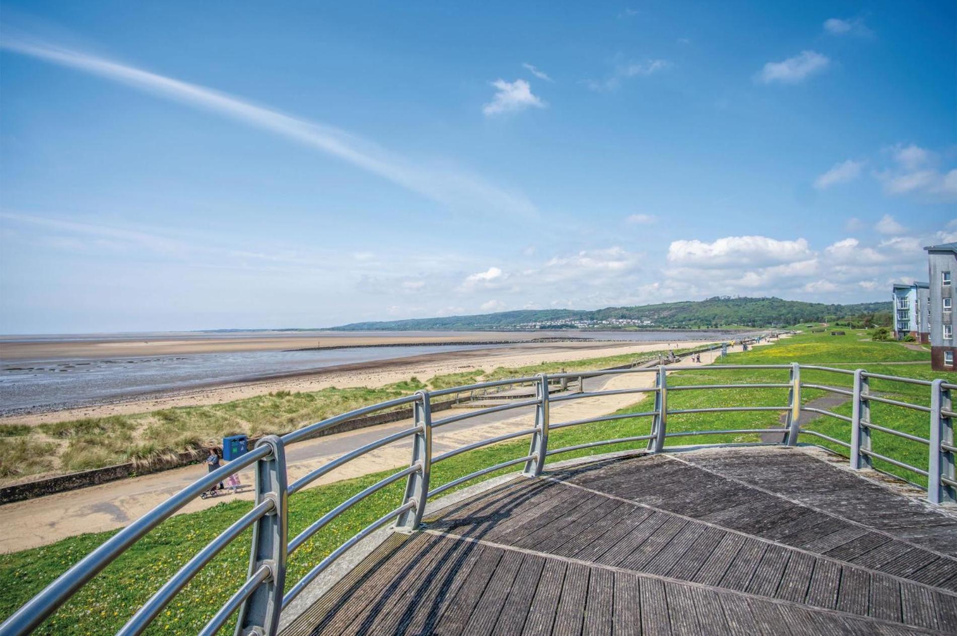 Beach View - 2 Bedroom Apartment - Llanelli Extérieur photo