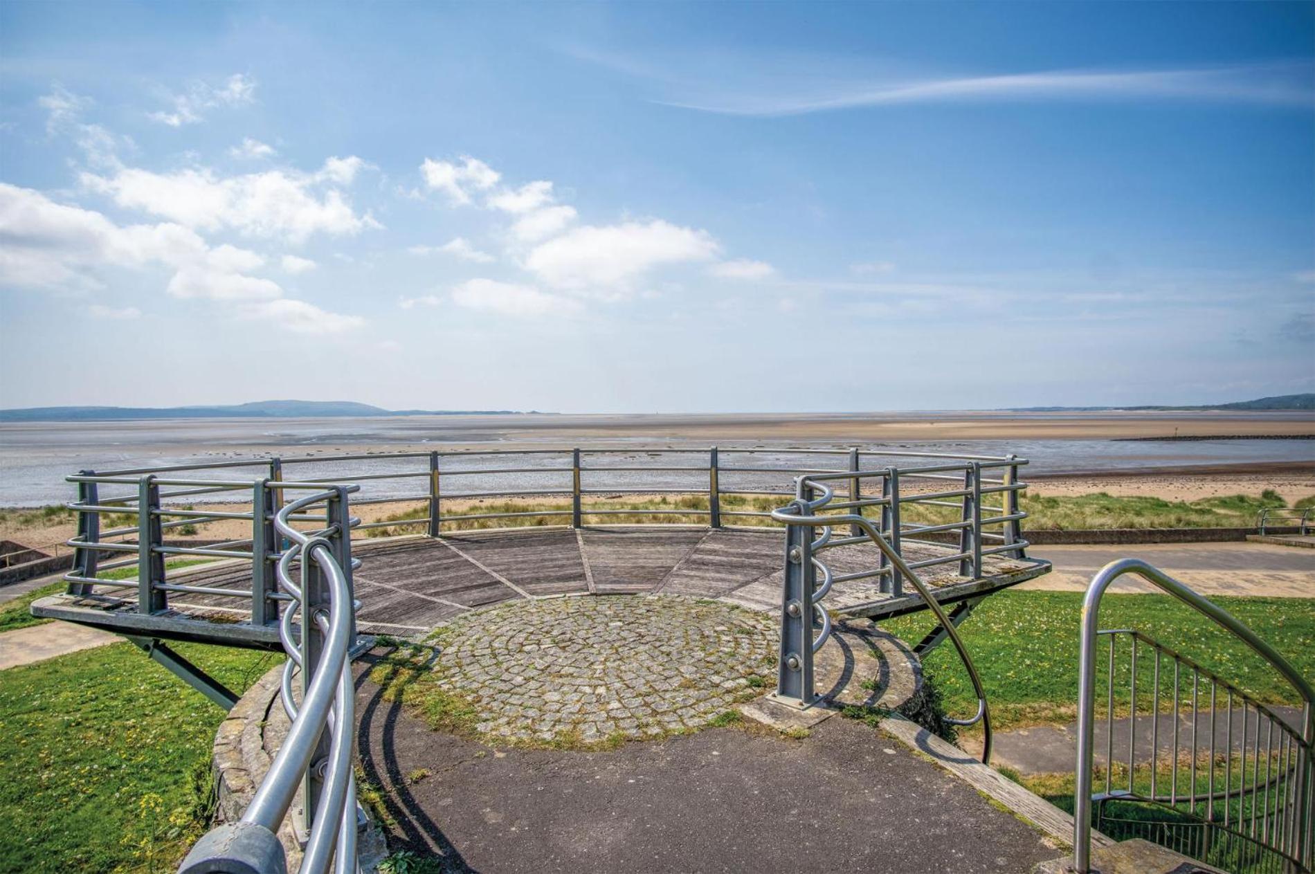 Beach View - 2 Bedroom Apartment - Llanelli Extérieur photo