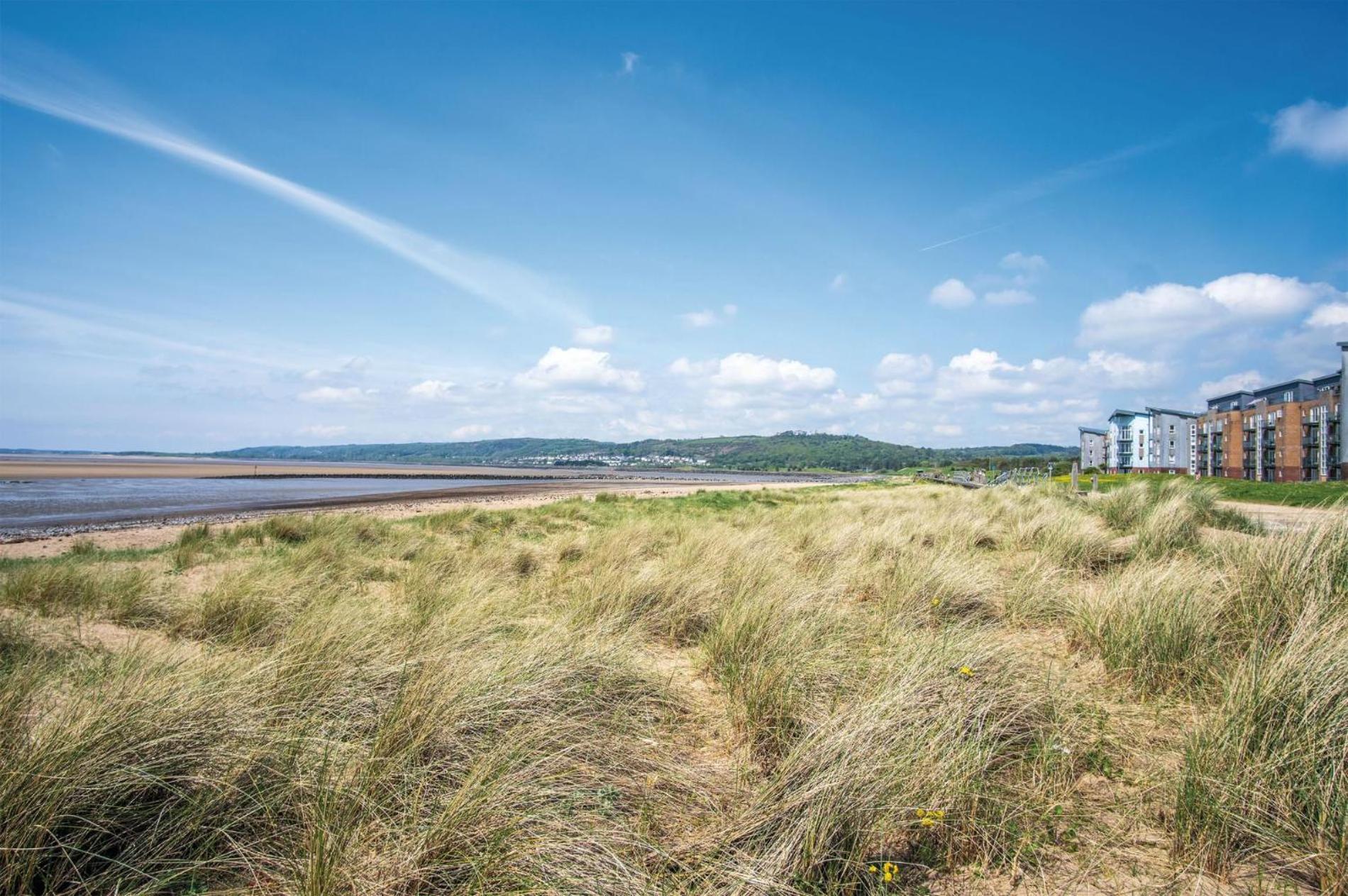 Beach View - 2 Bedroom Apartment - Llanelli Extérieur photo